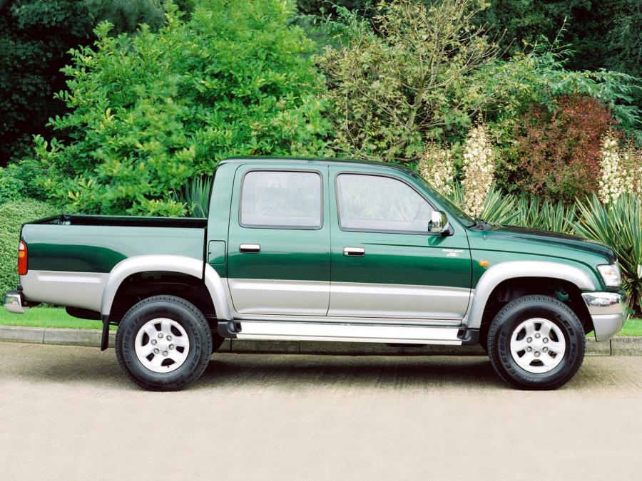  Toyota Hilux Double Cab 2001 года  (UK) (фото 2 из 11)